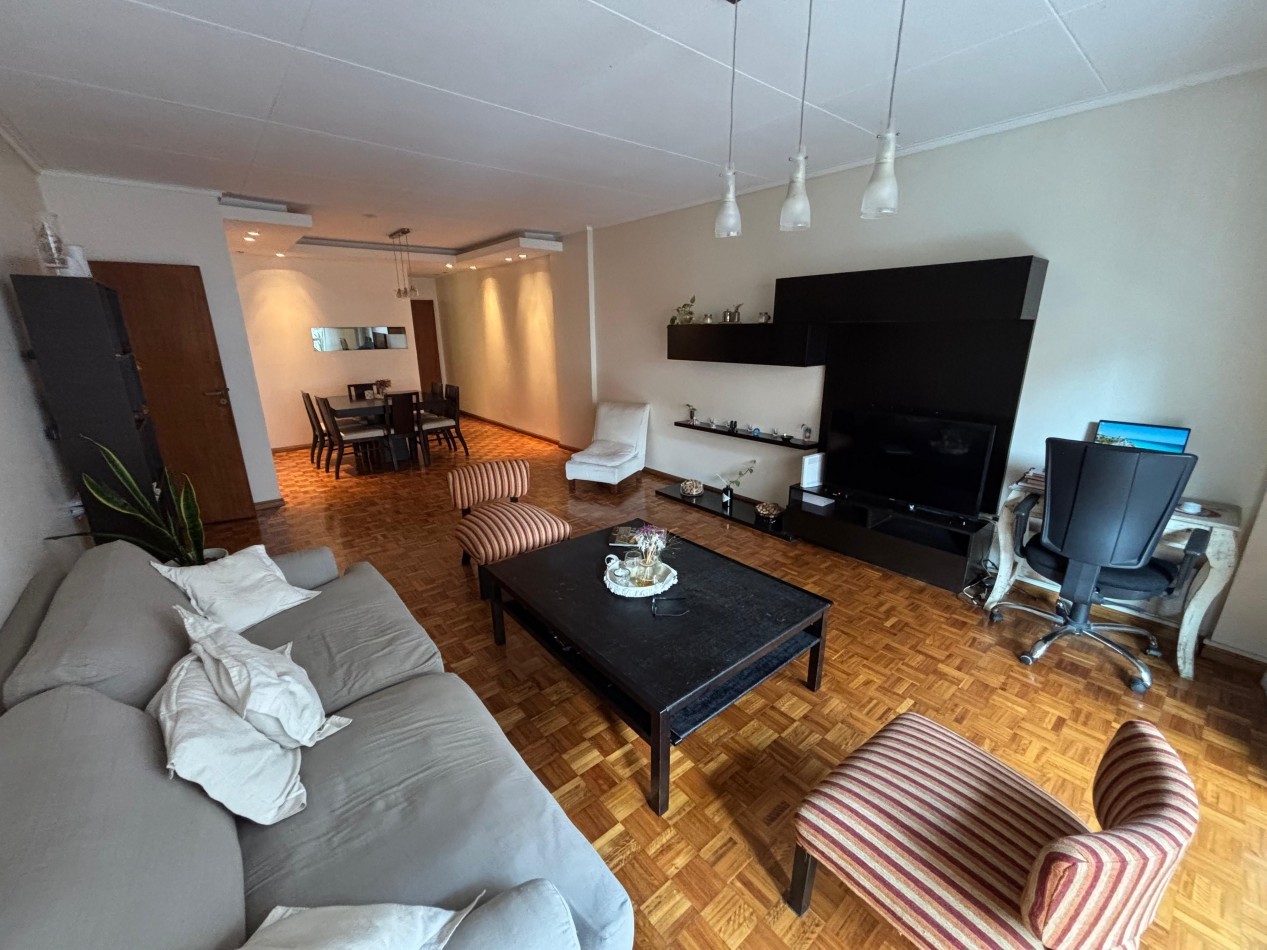 Departamento de 4 Ambientes en venta Dep. de Servicio y espacio guarda coche