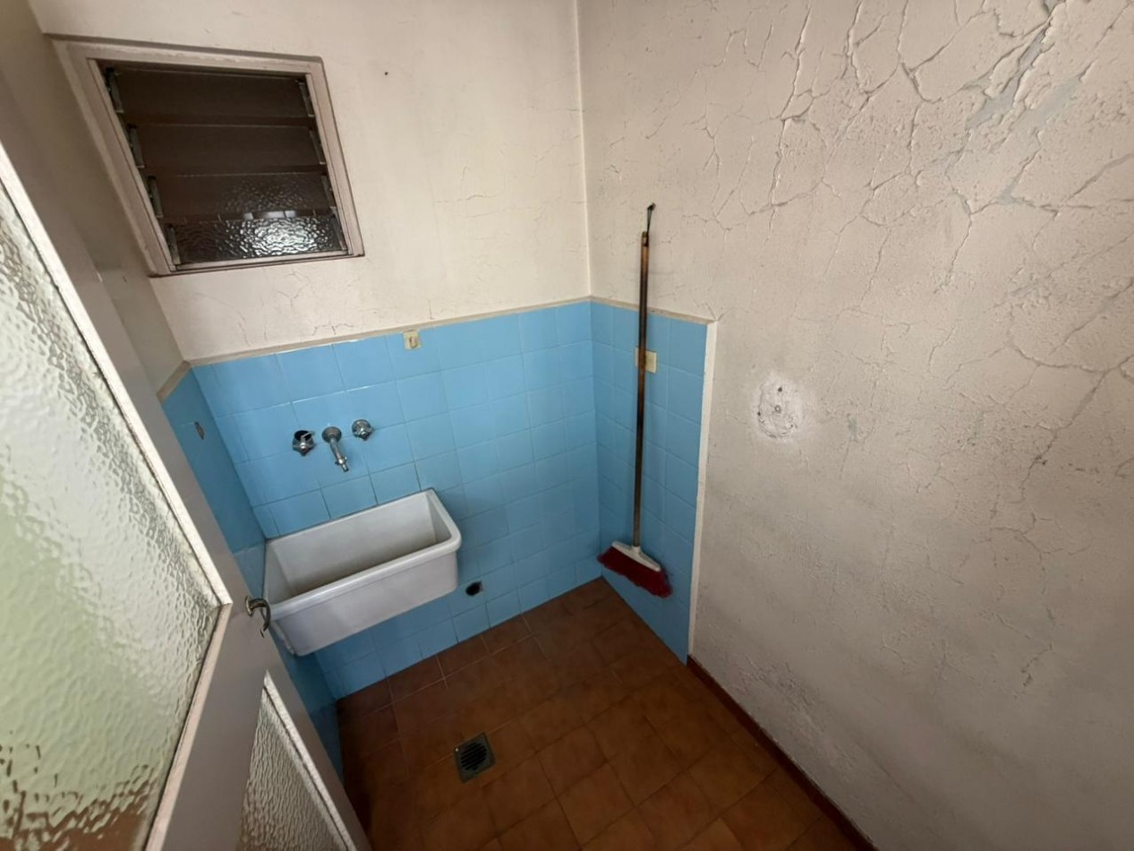 Excelente departamento semipiso de 3 ambientes con COCHERA cubierta - Centro San Martin