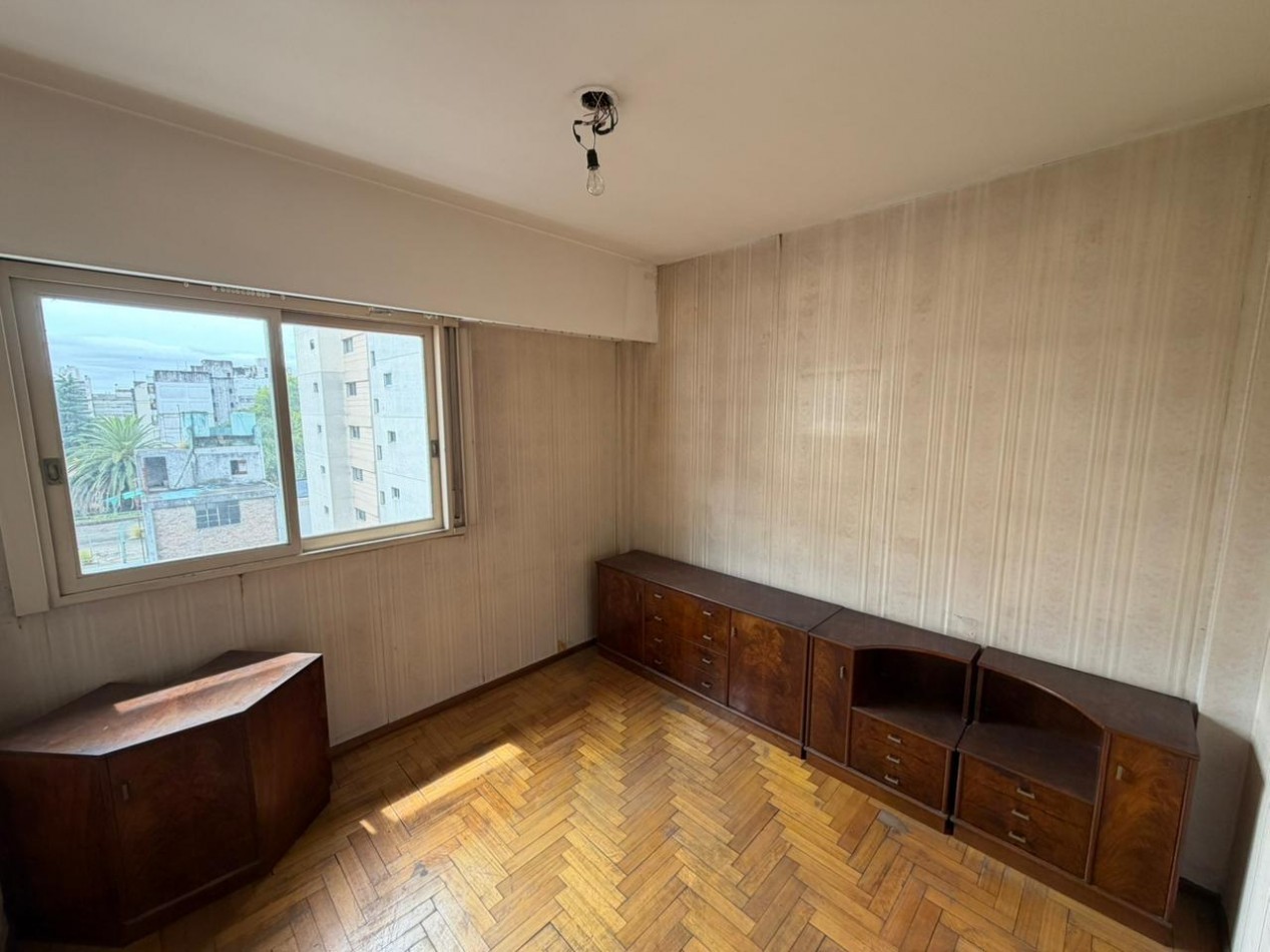 Excelente departamento semipiso de 3 ambientes con COCHERA cubierta - Centro San Martin