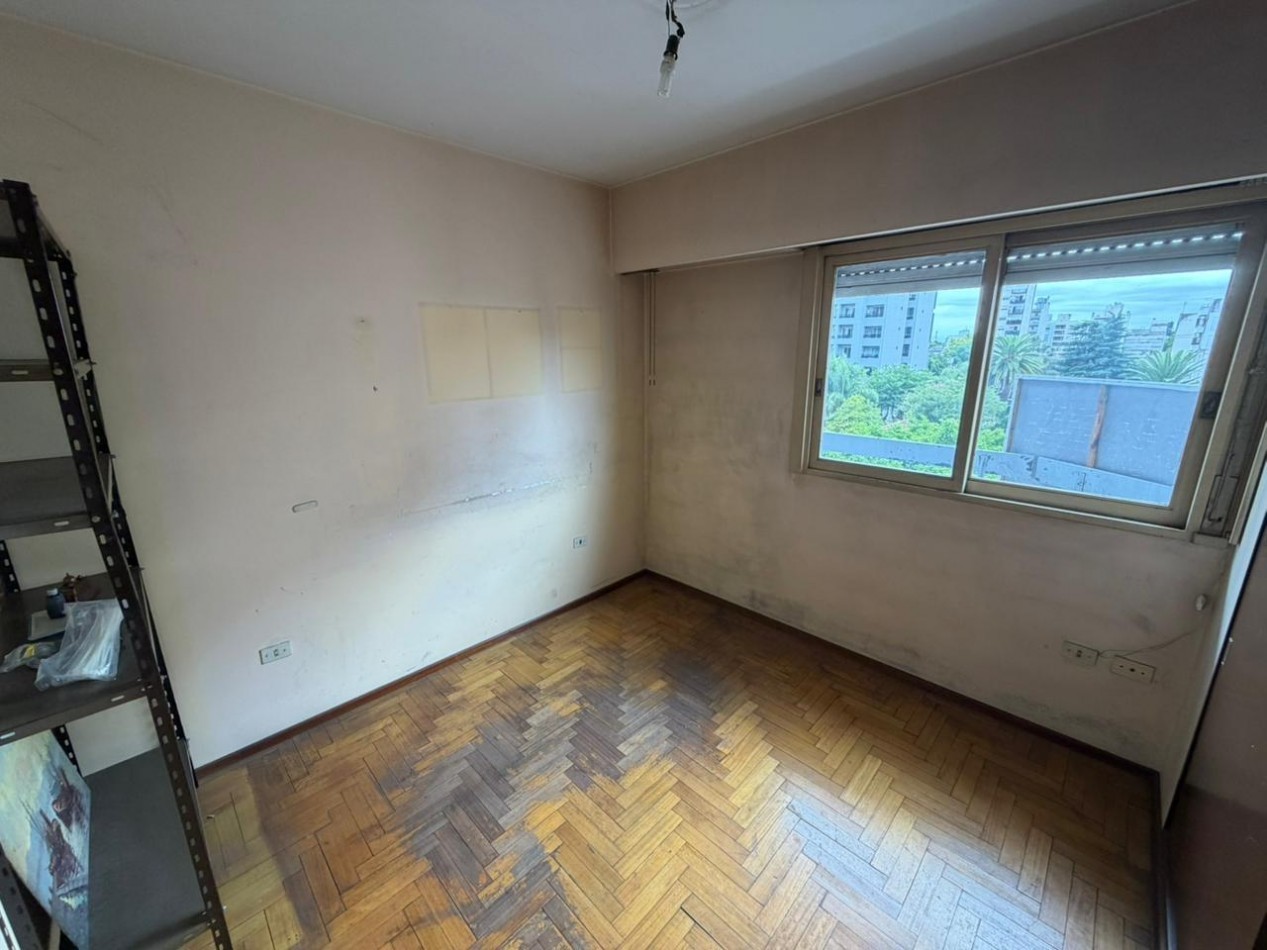 Excelente departamento semipiso de 3 ambientes con COCHERA cubierta - Centro San Martin