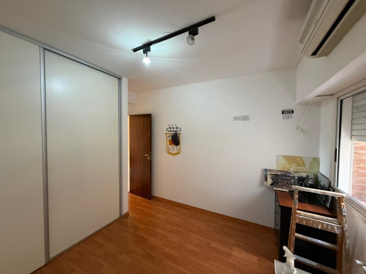 Departamento de 4 ambientes de categoria CON COCHERA en venta - San Martin centro