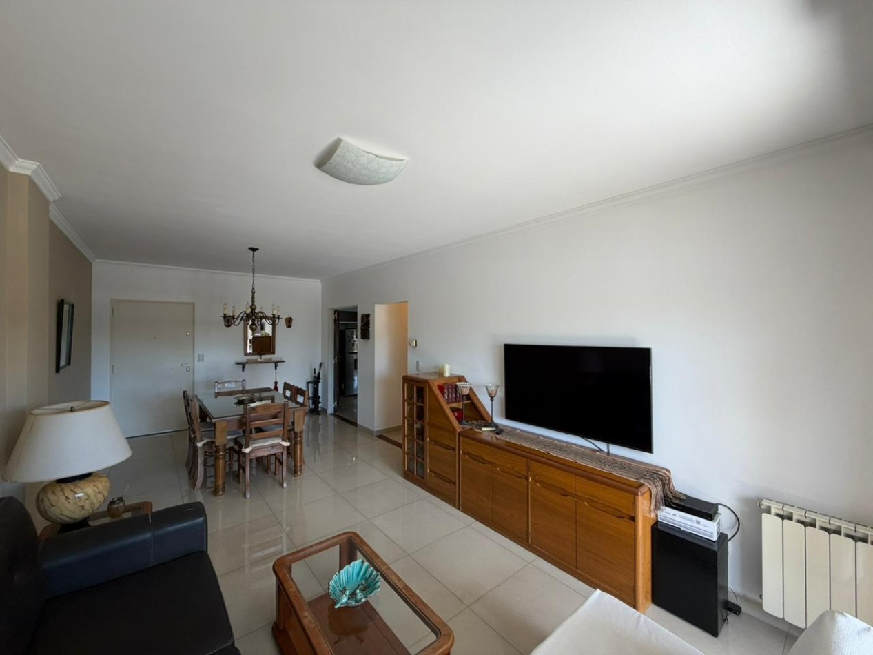 Departamento de 4 ambientes de categoria CON COCHERA en venta - San Martin centro