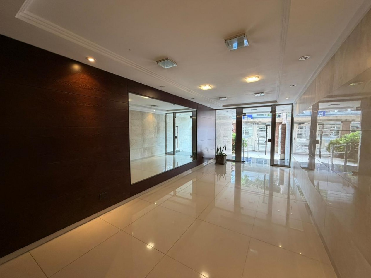 Departamento de 4 ambientes de categoria CON COCHERA en venta - San Martin centro