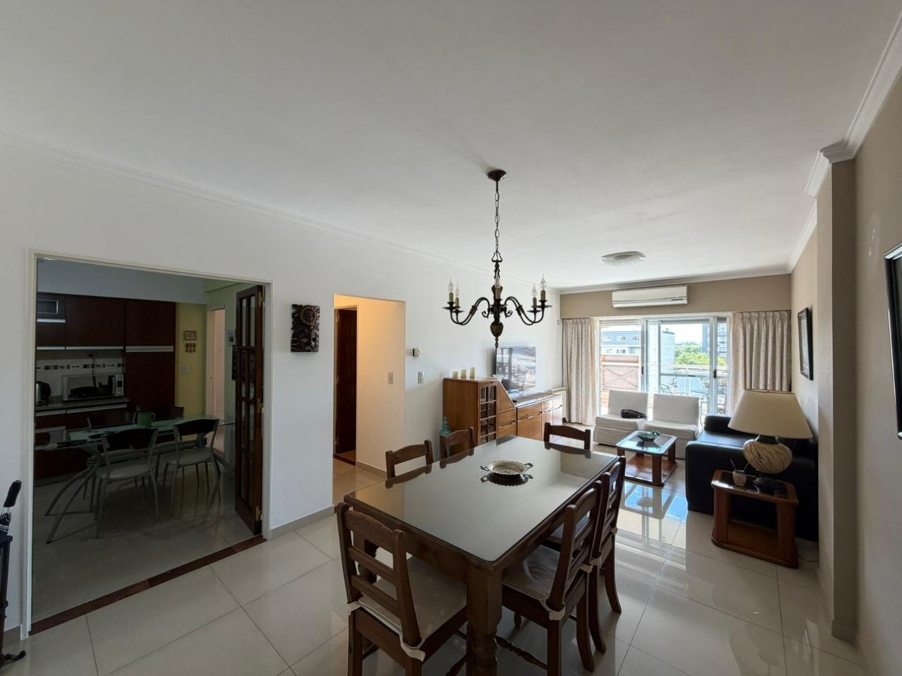 Departamento de 4 ambientes de categoria CON COCHERA en venta - San Martin centro