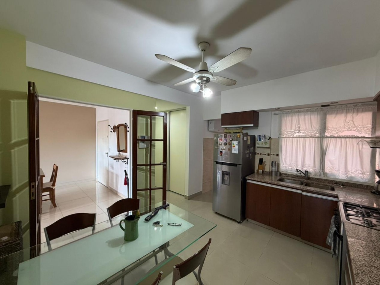 Departamento de 4 ambientes de categoria CON COCHERA en venta - San Martin centro