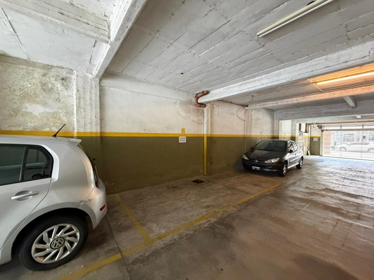 Departamento de 4 ambientes de categoria CON COCHERA en venta - San Martin centro