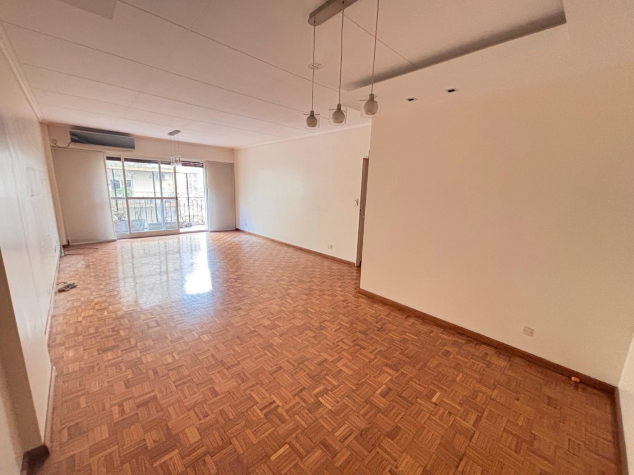Departamento de 4 Ambientes en venta Dep. de Servicio y espacio guarda coche