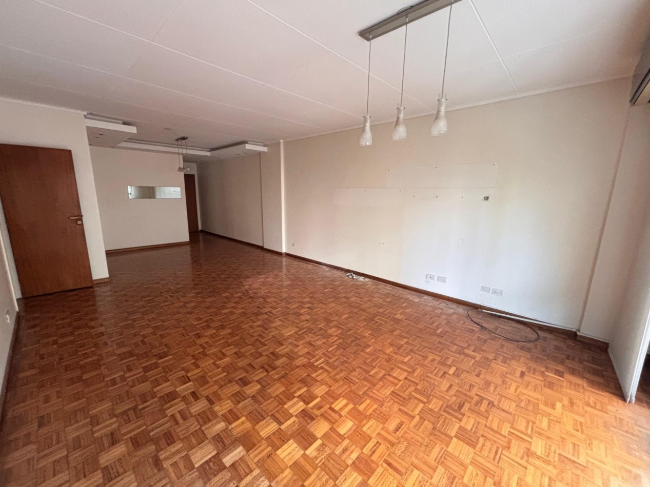 Departamento de 4 Ambientes en venta Dep. de Servicio y espacio guarda coche