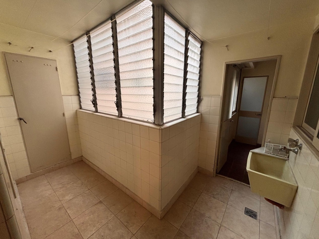 Departamento de 4 Ambientes en venta Dep. de Servicio y espacio guarda coche