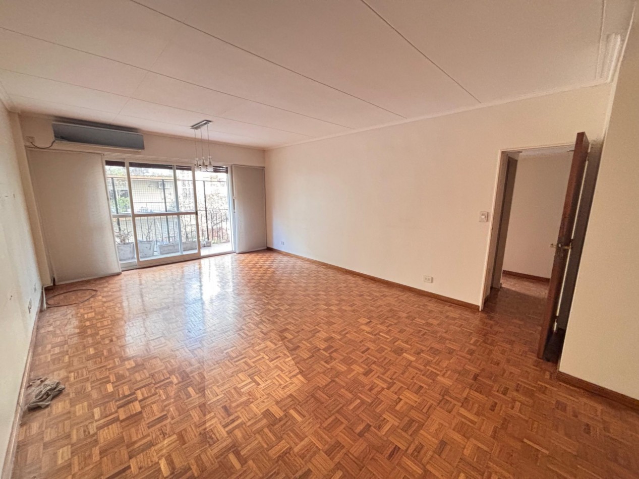 Departamento de 4 Ambientes en venta Dep. de Servicio y espacio guarda coche