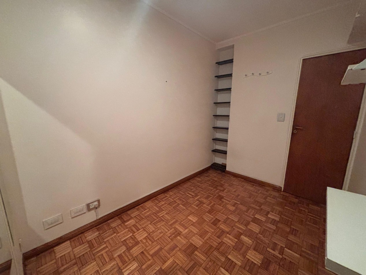Departamento de 4 Ambientes en venta Dep. de Servicio y espacio guarda coche