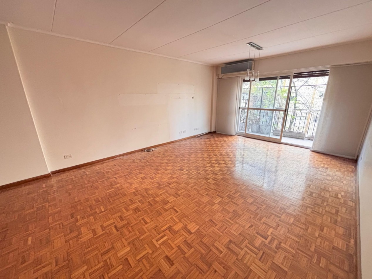 Departamento de 4 Ambientes en venta Dep. de Servicio y espacio guarda coche