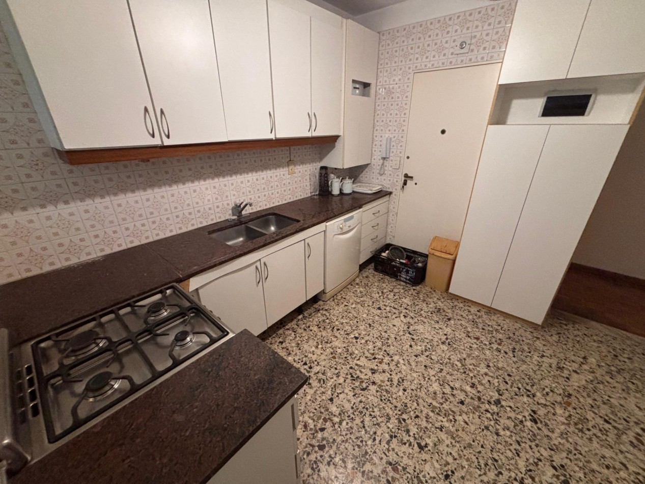 Departamento de 4 Ambientes en venta Dep. de Servicio y espacio guarda coche