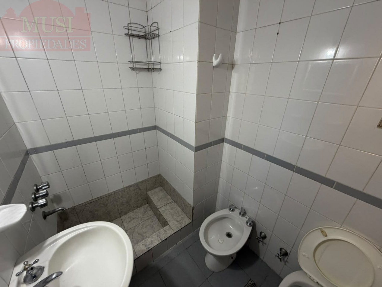 Excelente departamento monoambiente dividido en alquiler - San Martin centro