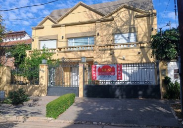 HERMOSA CASA DE 6 AMBIENTES - VICENTE LOPEZ