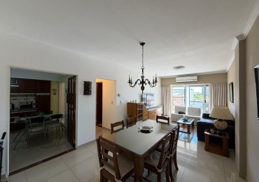 Departamento de 4 ambientes de categoria CON COCHERA en venta - San Martin centro