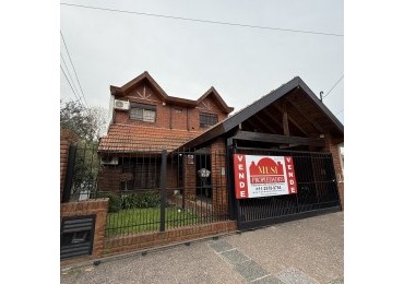 CASA DE 6 AMBIENTES - VILLA BALLESTER