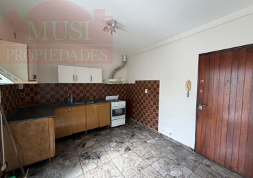 Departamento de 2 ambientes en Planta Baja con Patio - San Martin Centro