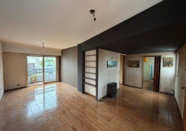 Excelente departamento semipiso de 3 ambientes con COCHERA cubierta - Centro San Martin