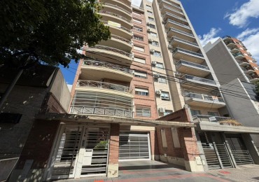 Departamento de 4 ambientes de categoria CON COCHERA en venta - San Martin centro