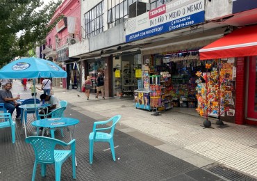 Excelente local comercial a la venta en la peatonal Belgrano - San Martin
